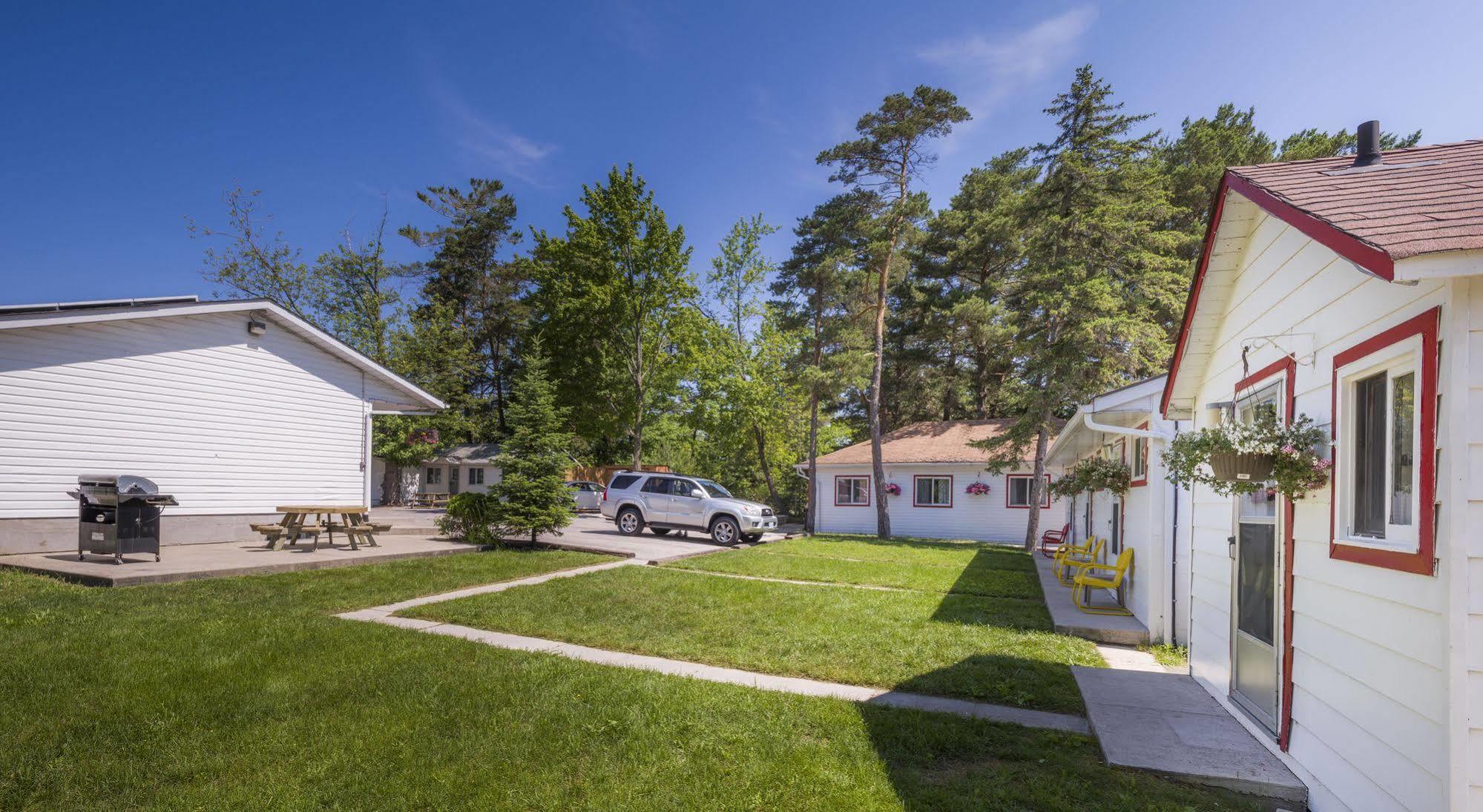 Hollywood Cottages Wasaga Beach Exteriör bild