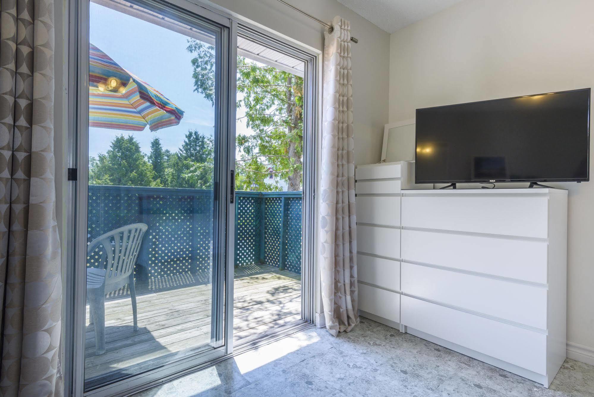 Hollywood Cottages Wasaga Beach Exteriör bild